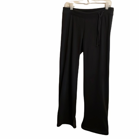 REI Pants - REI comfy pants boot cut & floral detail back leg